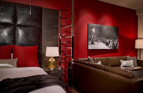Downtown Las Vegas Hotel | Feel Good and Fine in Las Vegas! 4 Spacious & Modern Units with Free Parking!