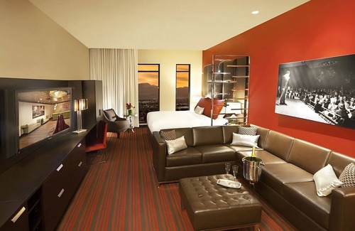Downtown Las Vegas Hotel | Feel Good and Fine in Las Vegas! 4 Spacious & Modern Units with Free Parking!
