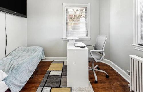 West Hyattsville Casa | Feel Good Home, Kingbed, Free parking, Backyard