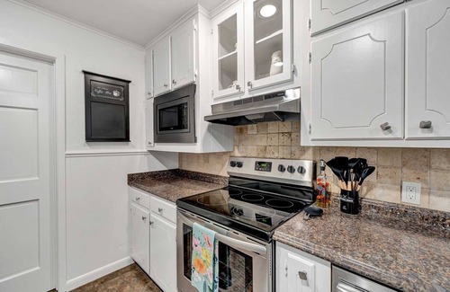 Tyler Casa | Feel Good, Spacious Home - Centrally located!