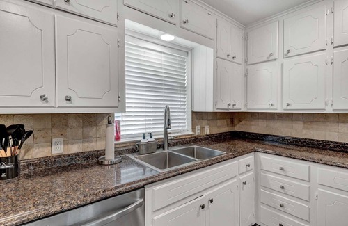 Tyler Casa | Feel Good, Spacious Home - Centrally located!