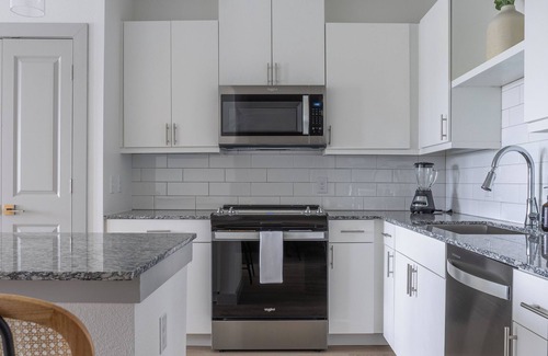 Richmond Apartamento | Feel@Home I Rosenberg I Lakeview