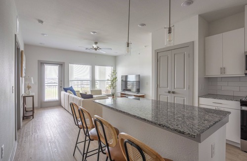 Richmond Apartamento | Feel@Home I Rosenberg I Lakeview