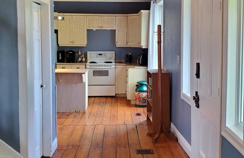 Greater Napanee Cabaña | Feel the Country Vibe in this 4-bedroom Farmhouse Inn! Close to Kingston, PEC