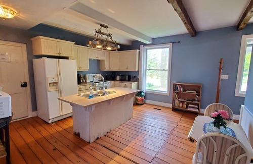 Greater Napanee Cabaña | Feel the Country Vibe in this 4-bedroom Farmhouse Inn! Close to Kingston, PEC