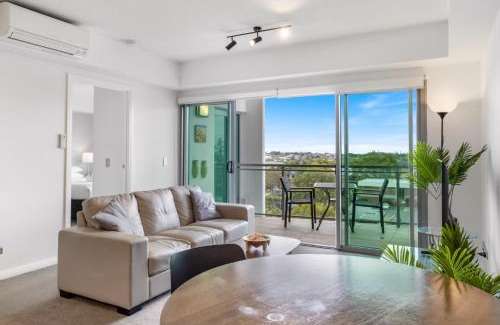 Redcliffe Apartamento | Feel The Sea Breeze: 1-Bed Alfresco Dining & Pool