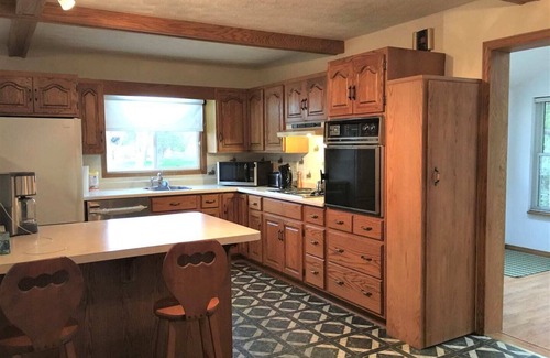 Sauble Beach Cabaña | Feel the Space! Beautiful Three Bears' Cottage in Sauble Beach!