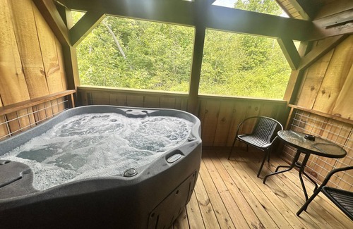 Union Mills Cabina | Feelin Feisty-Hot Tub, Fireplace,Hiking,View,Near Asheville ,WiFi