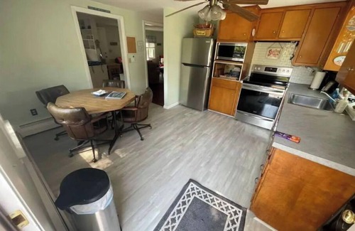 East Falmouth Casa | Feet in sand, then return to yard, hammock, deck, outdoor shower, bbq, fire pit!