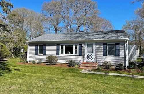 East Falmouth Casa | Feet in sand, then return to yard, hammock, deck, outdoor shower, bbq, fire pit!