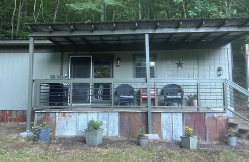 Aquone Casa | Feisty Ranch Farm Retreat - Private and charming 2-bedroom on 15 acres
