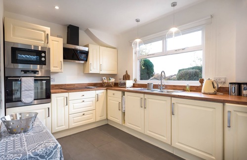 Penrith Cabaña | Fell View - A stylish Cottage for 6. Spectacular views over Penrith, Dog friendly