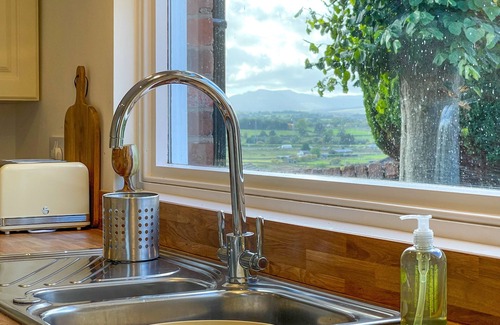 Penrith Cabaña | Fell View - A stylish Cottage for 6. Spectacular views over Penrith, Dog friendly