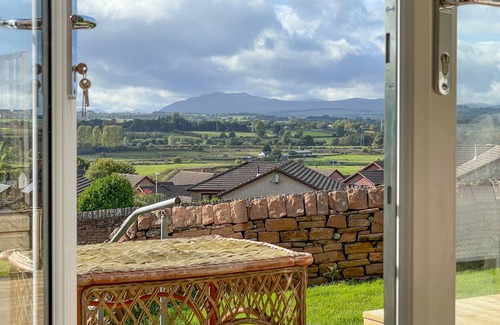 Penrith Cabaña | Fell View - A stylish Cottage for 6. Spectacular views over Penrith, Dog friendly