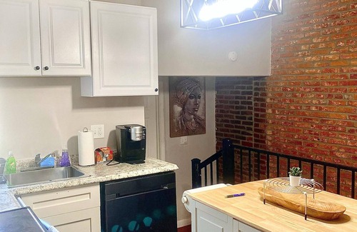 Upper Fells Point Casa | Fells Point Rowhome- 5mins from JH Hospital & Inner Harbor area