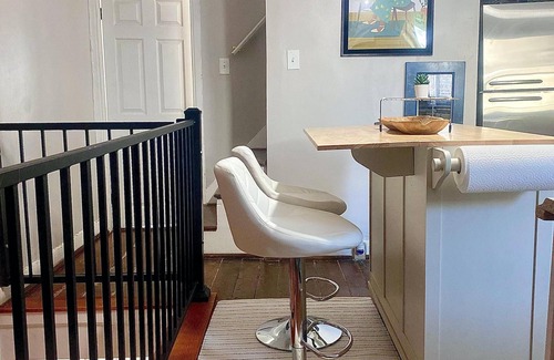 Upper Fells Point Casa | Fells Point Rowhome- 5mins from JH Hospital & Inner Harbor area