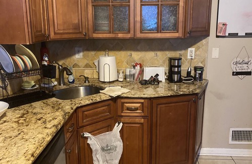 Fair Lawn Casa | FEMALES ONLY Quite safe neighborhood near NYC, transportation & mall