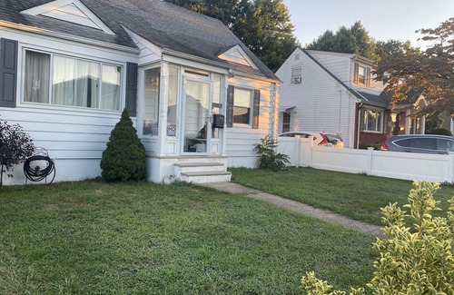 Fair Lawn Casa | FEMALES ONLY Quite safe neighborhood near NYC, transportation & mall