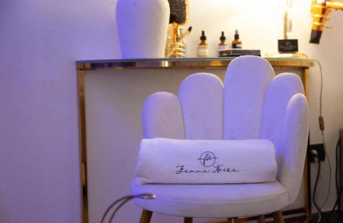 San Nicola La Strada Cama Y Desayuno | FEMME noir LUXURy spa EXPERIENCE