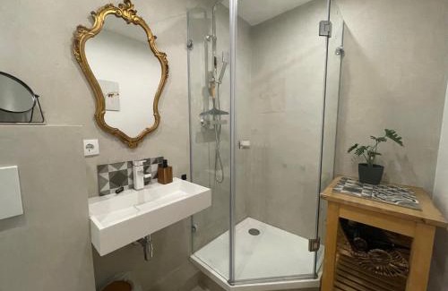 Siegen Apartamento | Femo - Royal Siegen - königliche Wohnung - separater Eingang - Oberstadt nähe Marienkrankenhaus