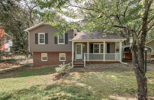North Raleigh Casa | Fenced-In 3 BR Swingset, Carport, North Raleigh