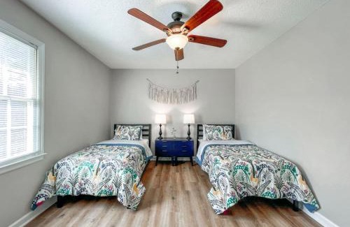 North Raleigh Casa | Fenced-In 4 BR 2mi North Hills, Garage, Storage