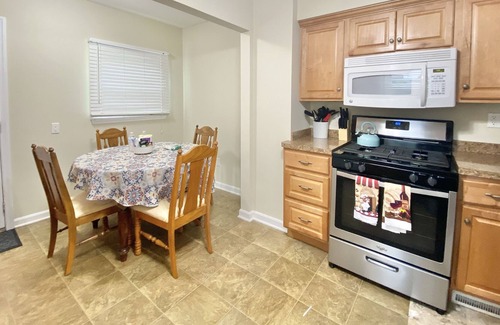 Cleveland Heights Casa | Fenced-In Backyard, Safe Family Area, , Close to Metroparks