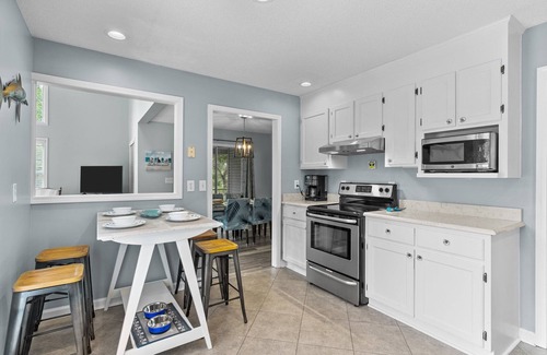 Tranquil Harbour Casa | Fenced in yard, Short walk to the beach from this spacious home. Dogs welcome!!