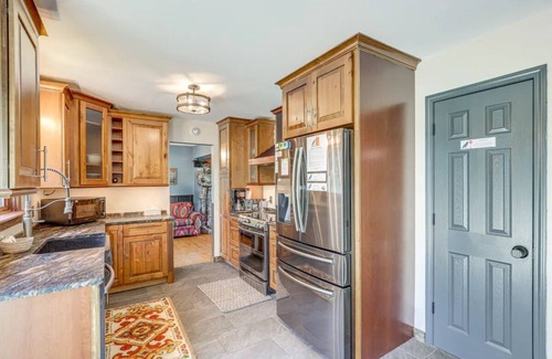 Alexander Casa | Fenced Pet-Friendly Alexander Home: 7 Mi to Asheville!