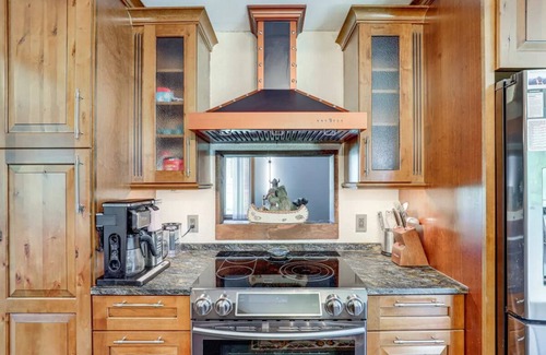 Alexander Casa | Fenced Pet-Friendly Alexander Home: 7 Mi to Asheville!
