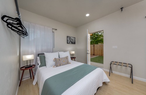 Menlo Park Apartamento | Fenced / Studio / 1 bd / 1 ba / Near "A" Mountain
