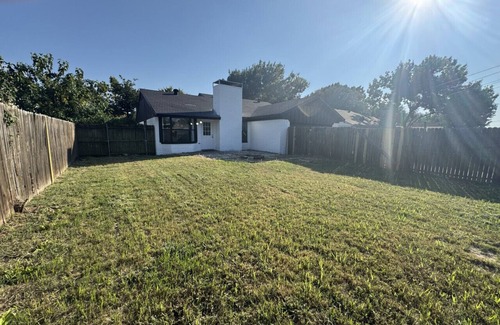 Wylie Apartamento | Fenced Yard Fire pit Fireplace Pet Friendly