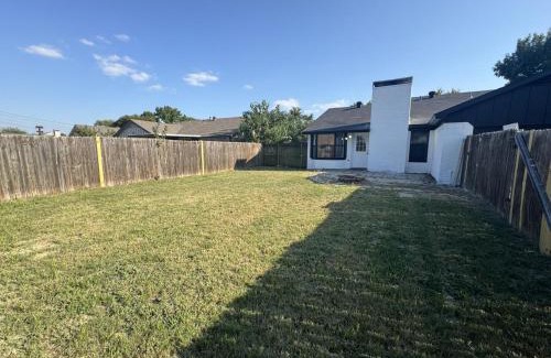 Wylie Casa | Fenced Yard Fire pit Fireplace Pet Friendly