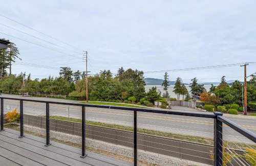 Anacortes Casa | Fenced Yard, Water and Island Views Anacortes Home!