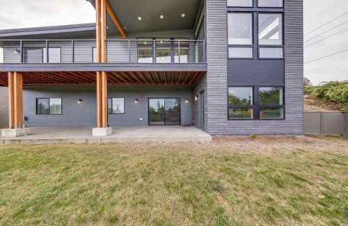 Anacortes Casa | Fenced Yard, Water and Island Views Anacortes Home!