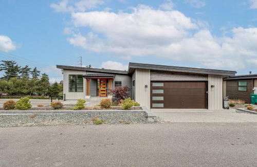 Anacortes Casa | Fenced Yard, Water and Island Views Anacortes Home!