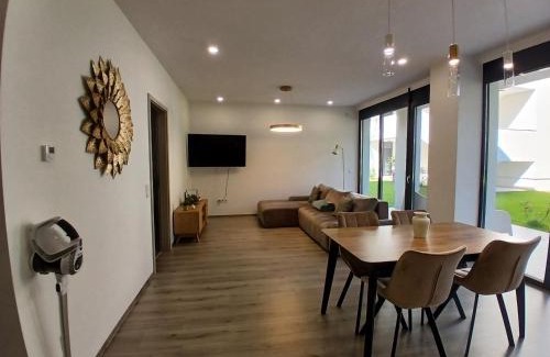 Pusztavacs Apartamento | Fenyvesliget Apartmanok III