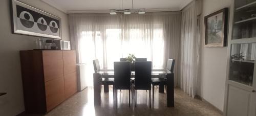 Los Remedios Apartamento | Feria apartment, near Plaza España