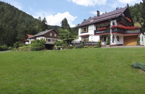 Baiersbronn Apartamento | "el pequeño paraíso de las vacaciones" FeWo OBERRAIN: una vez un lugar tranquilo orientado hacia el sur