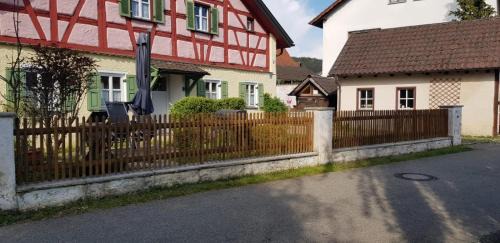 Kinding Apartamento | Ferienhaus am Mühlbach