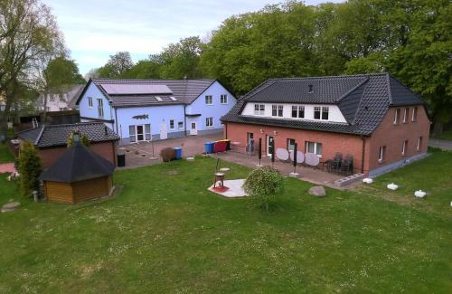 Schaprode Casa | Ferienhaus BODDEN- vis-a-vis Hiddensee für bis zu 15 Gäste in 7 Appartements
