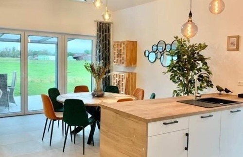 Sehestedt Apartamento | Ferienhaus für 10 Gäste mit 185m² in Jade