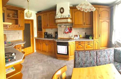 Baerenstein Casa | Ferienhaus en Bärenstein bei grünen Hügeln