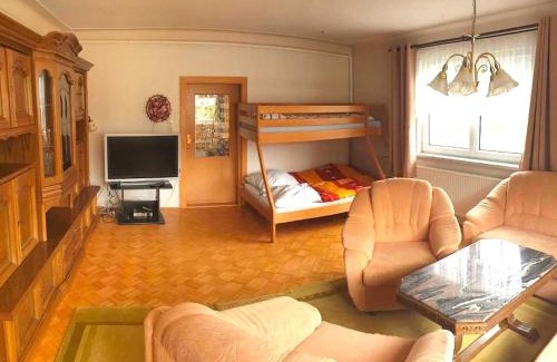 Baerenstein Casa | Ferienhaus in Bärenstein bei grünen Hügeln, cleaning included