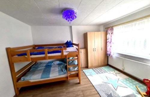 Baerenstein Casa | Ferienhaus in Bärenstein bei grünen Hügeln, cleaning included