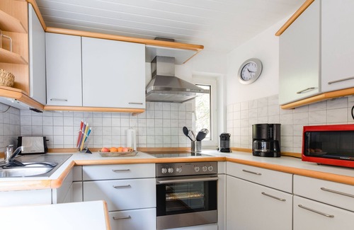 Eslohe Casa | Ferienhaus in Ortsrandlage mit Aussensauna und Beleuchteter Glasüberdachung