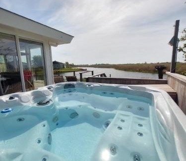 Makkum Casa | Ferienhaus mit Außen-Sauna und Außen-Whirlpool