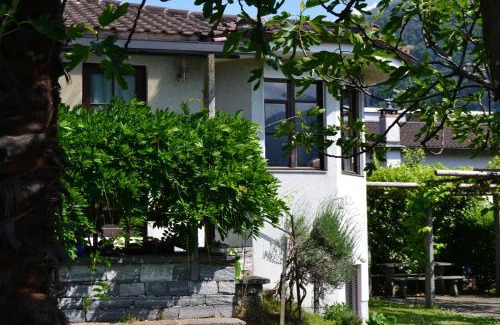 Losone Casa | Ferienhaus mit Garten in CH 6616 Losone Tessin Casa Sabina