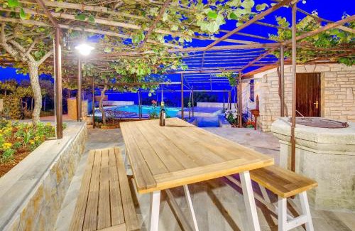 Obrs Casa | Ferienhaus Mit Großem Garten Und Pool