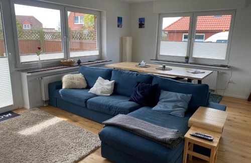 Luetetsburg Apartamento | Ferienhaus mit großem Garten am Golfplatz Schloss Lütetsburg